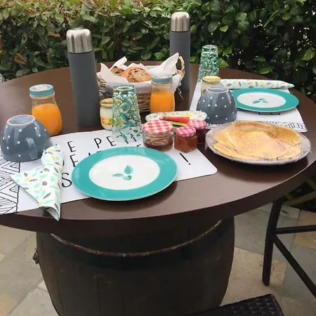 Les Pins Perdus Nocleg ze śniadaniem Saint-Ciers-d'Abzac