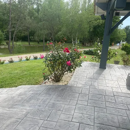 Nocleg ze śniadaniem Les Pins Perdus 3*