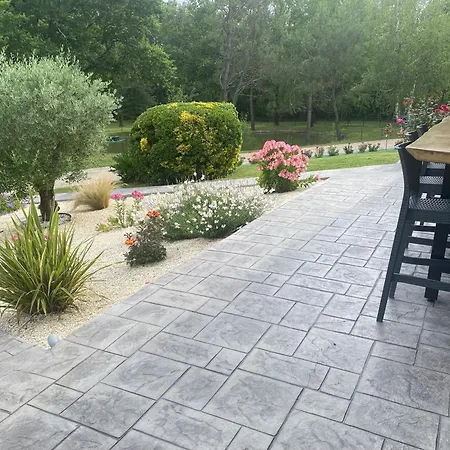 Les Pins Perdus Bed and Breakfast Saint-Ciers-d'Abzac