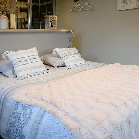 Nocleg ze śniadaniem Les Pins Perdus 3*