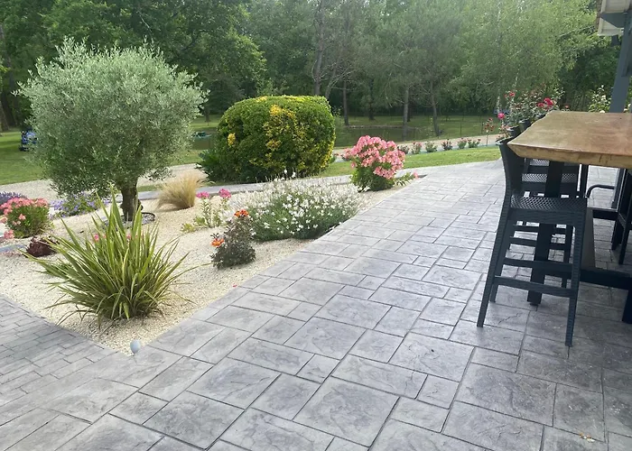 Les Pins Perdus Bed & Breakfast Saint-Ciers-d'Abzac